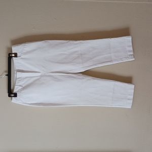 NWOT slimming by chicos Pants Size 1 Crop Color White